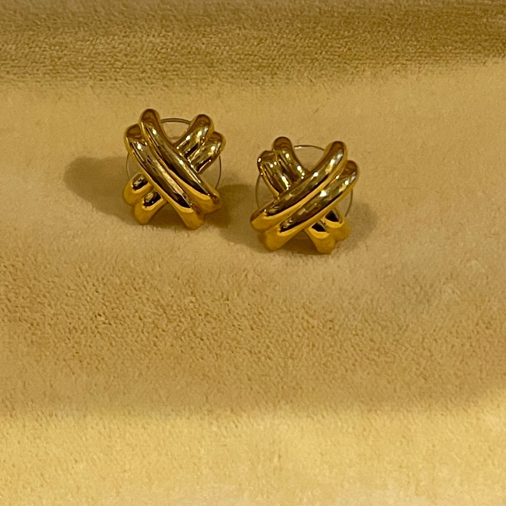 Vintage Gold Tone Classic Dainty Hugs Kisses 80's- Modern Pierced Earrings